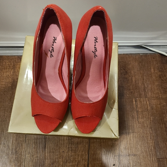 Red Platform Heels - Picture 4 of 4